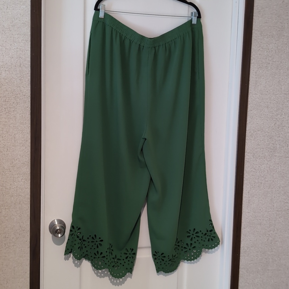 Chico's Spring Green Cropped Pants, 16/XL - Picture 6 of 7